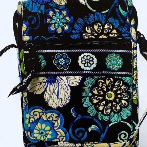 Vera Bradley multicolor crossbody bag with zipper closure and interior pockets - Picture 1 of 5